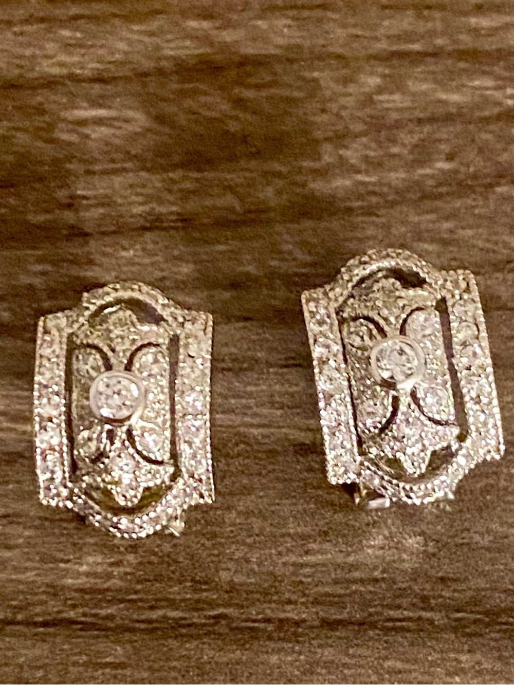Vintage-Inspired Silver Crystal Stud Earrings - Sparkling White